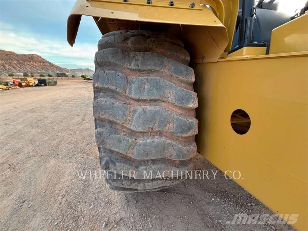 CAT 621K 스크레이퍼