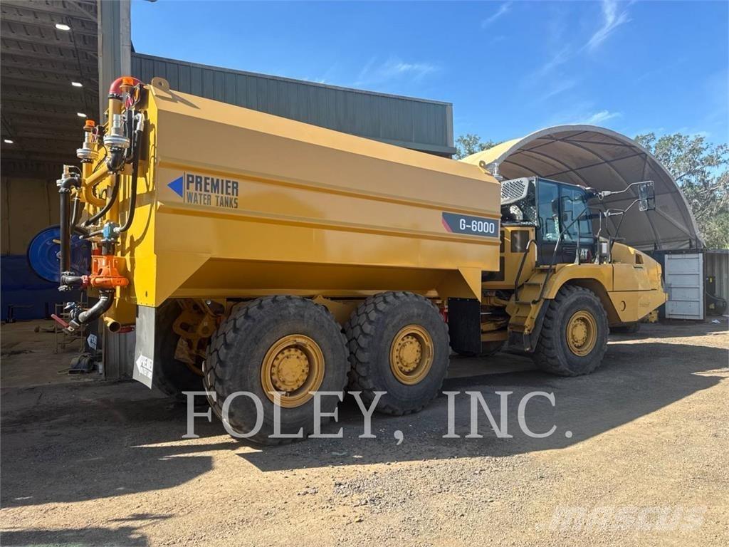 CAT 725-04 탱커 트럭