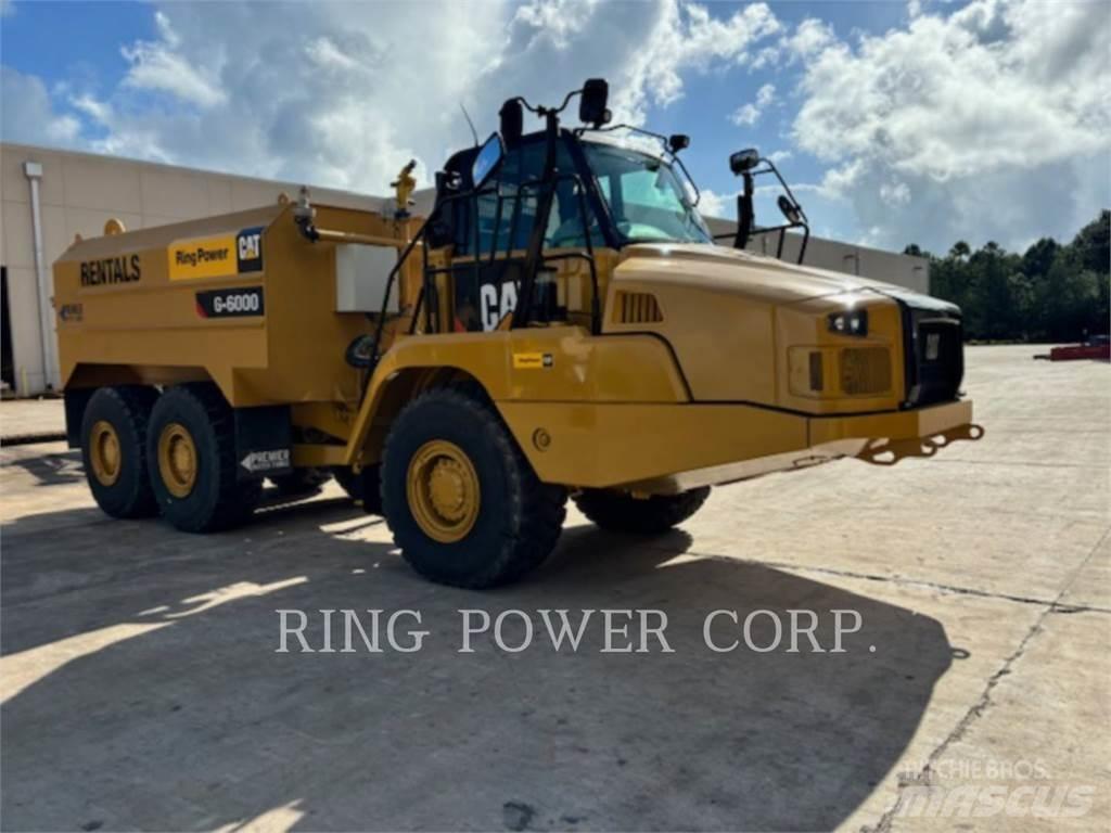 CAT 725CWW 탱커 트럭