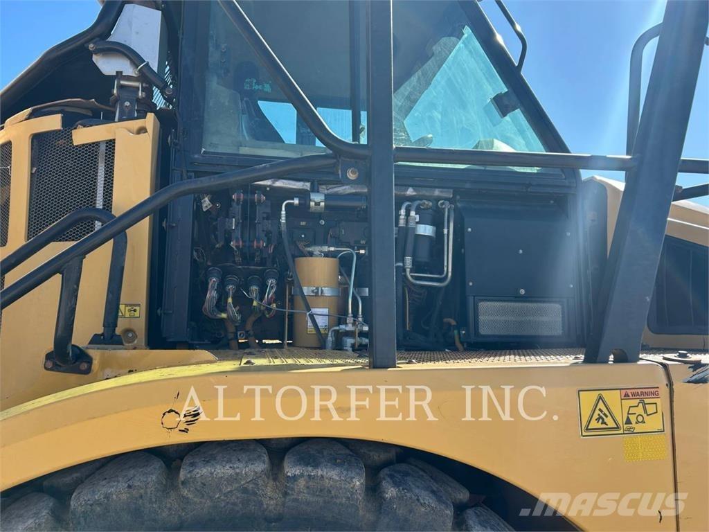 CAT 740B 연결식 홀러