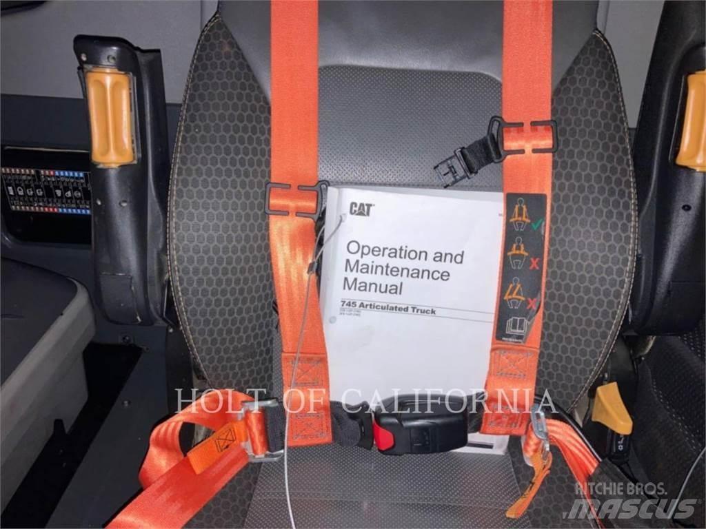 CAT 745 WT 탱커 트럭