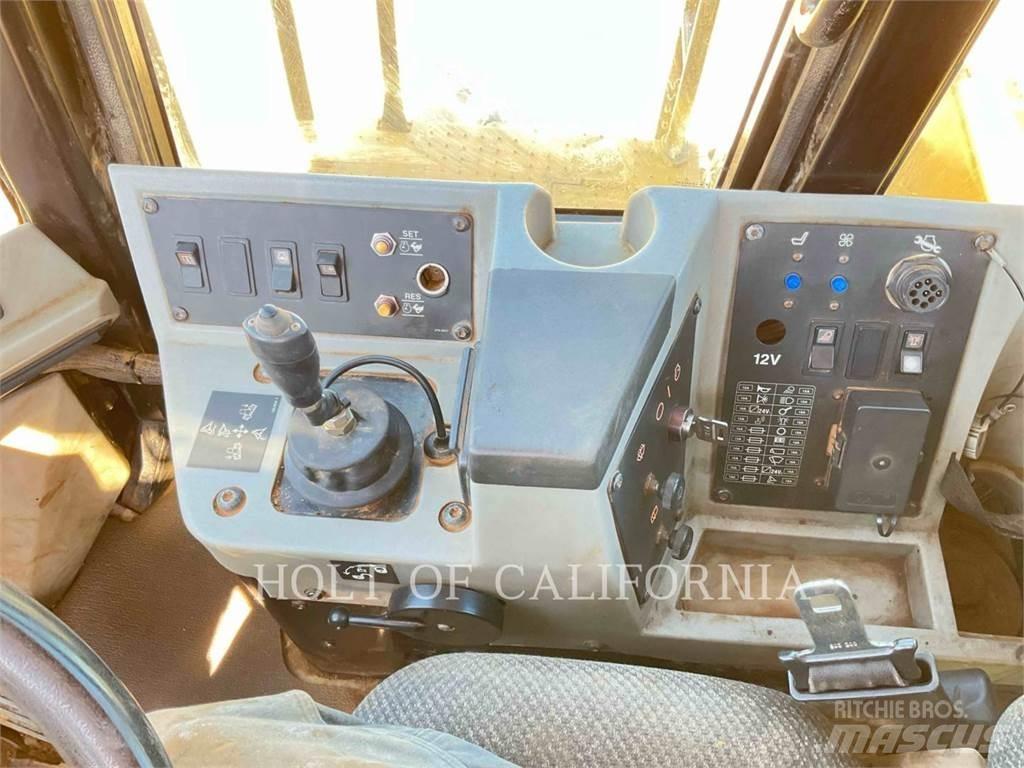 CAT 815F2 토양 다짐기
