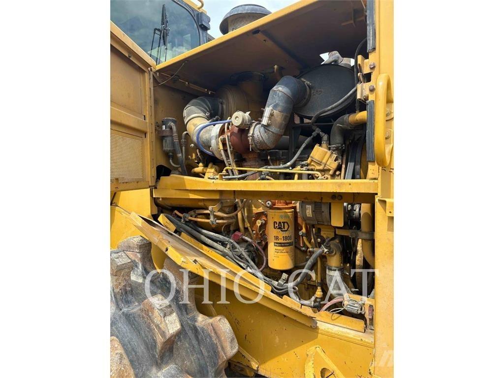CAT 815F2 토양 다짐기