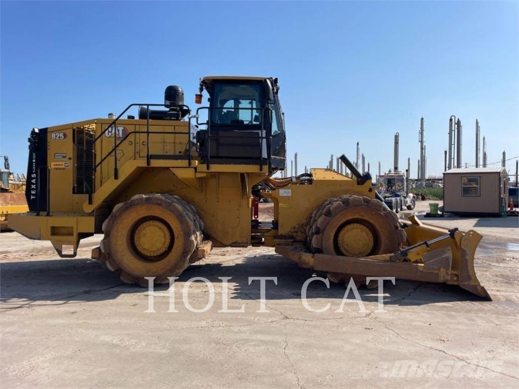 CAT 825 토양 다짐기