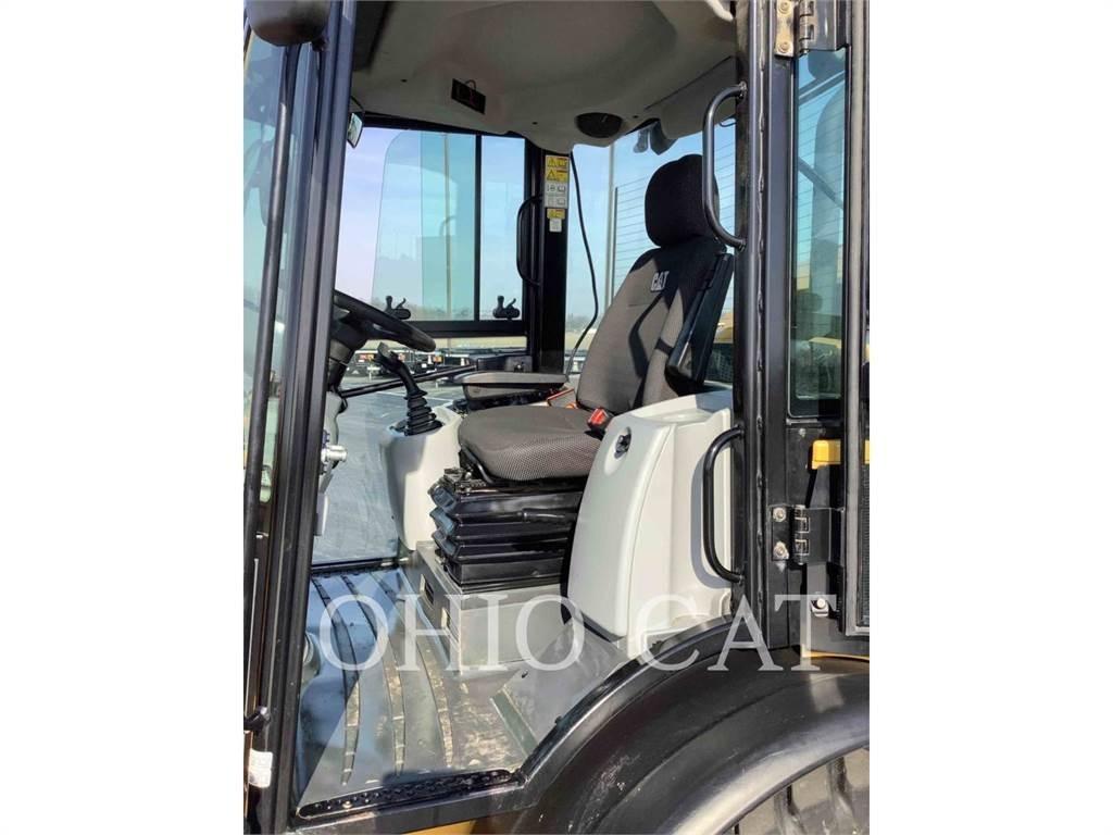 CAT 906M 미니 로더