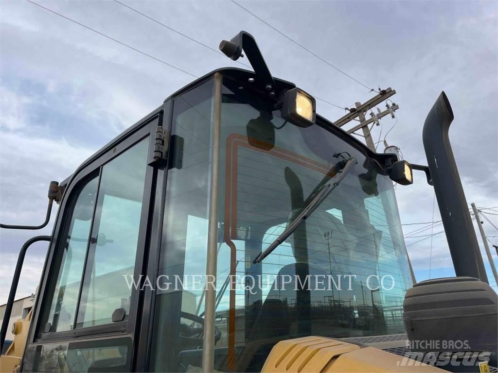 CAT 906M  휠로우더