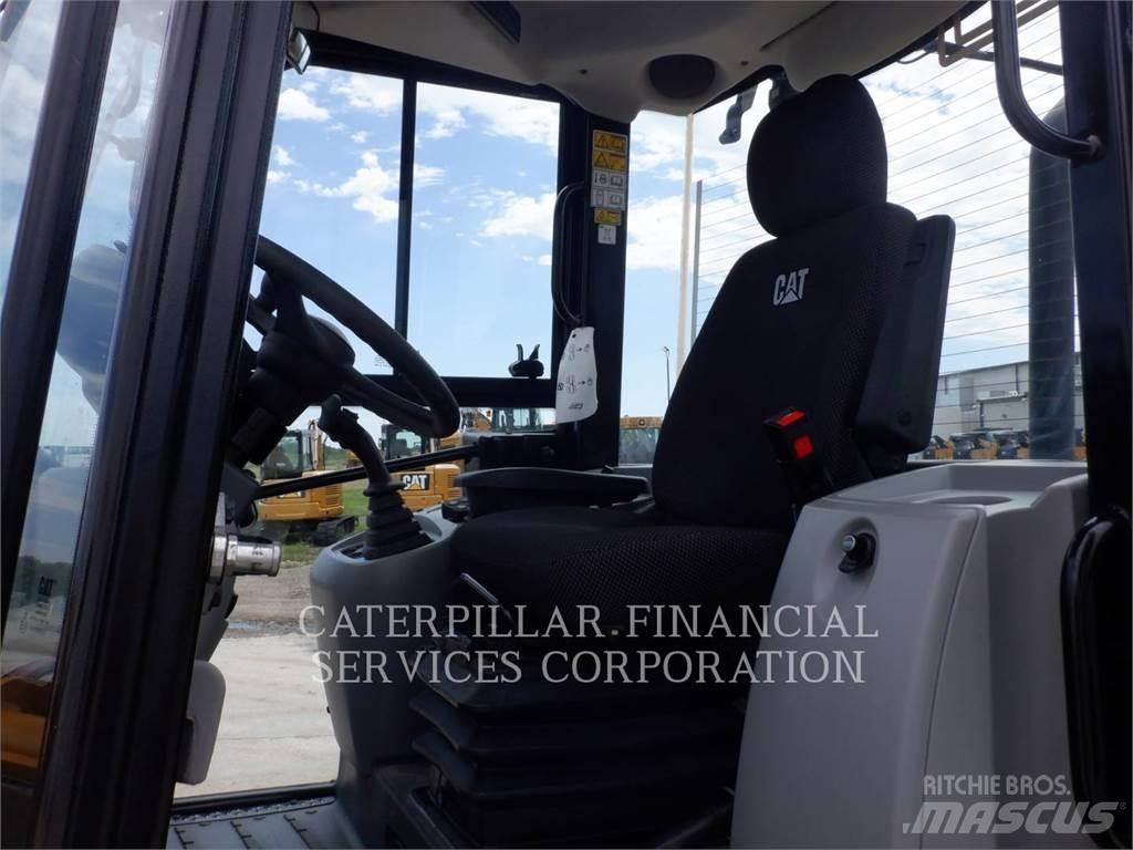 CAT 908M  휠로우더