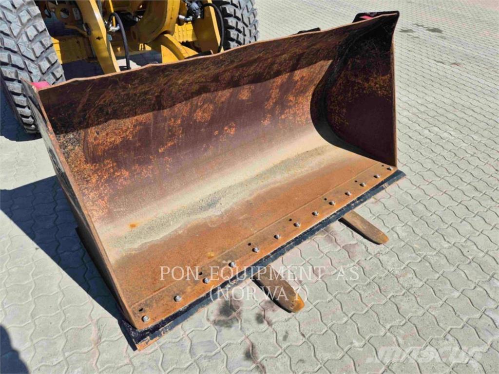 CAT 908M  휠로우더