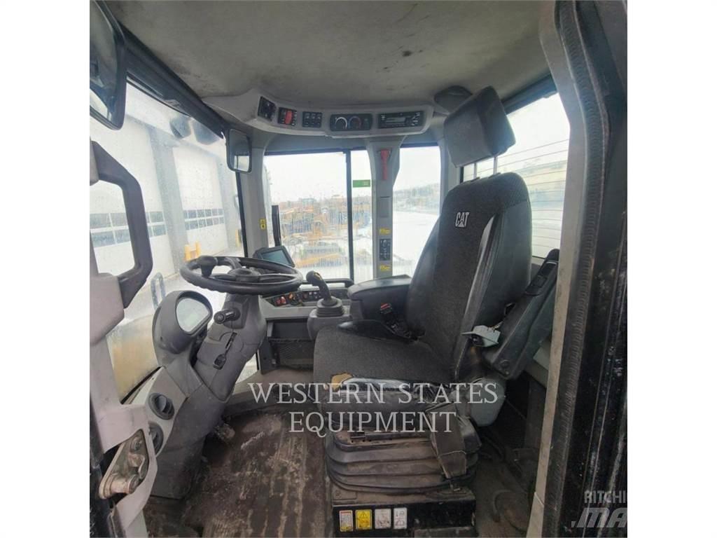CAT 930M  휠로우더