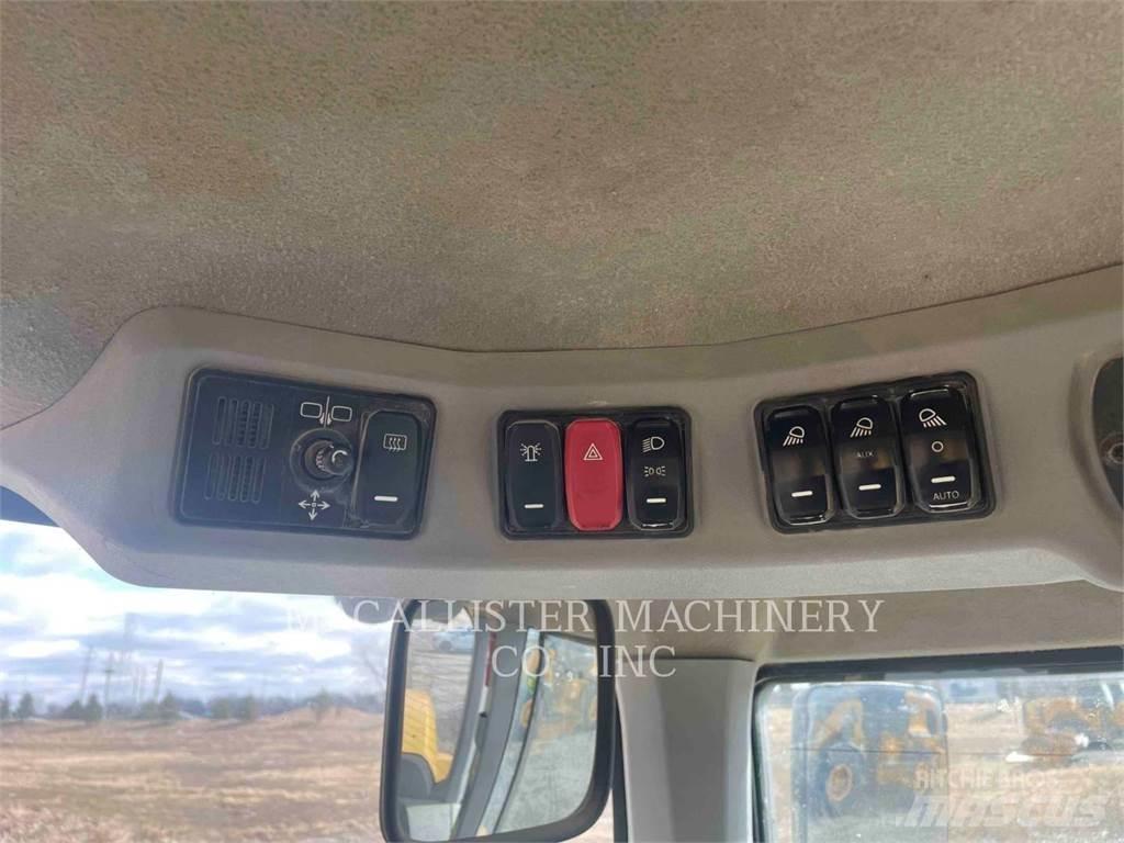 CAT 938M  휠로우더