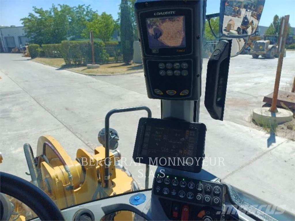 CAT 938M  휠로우더