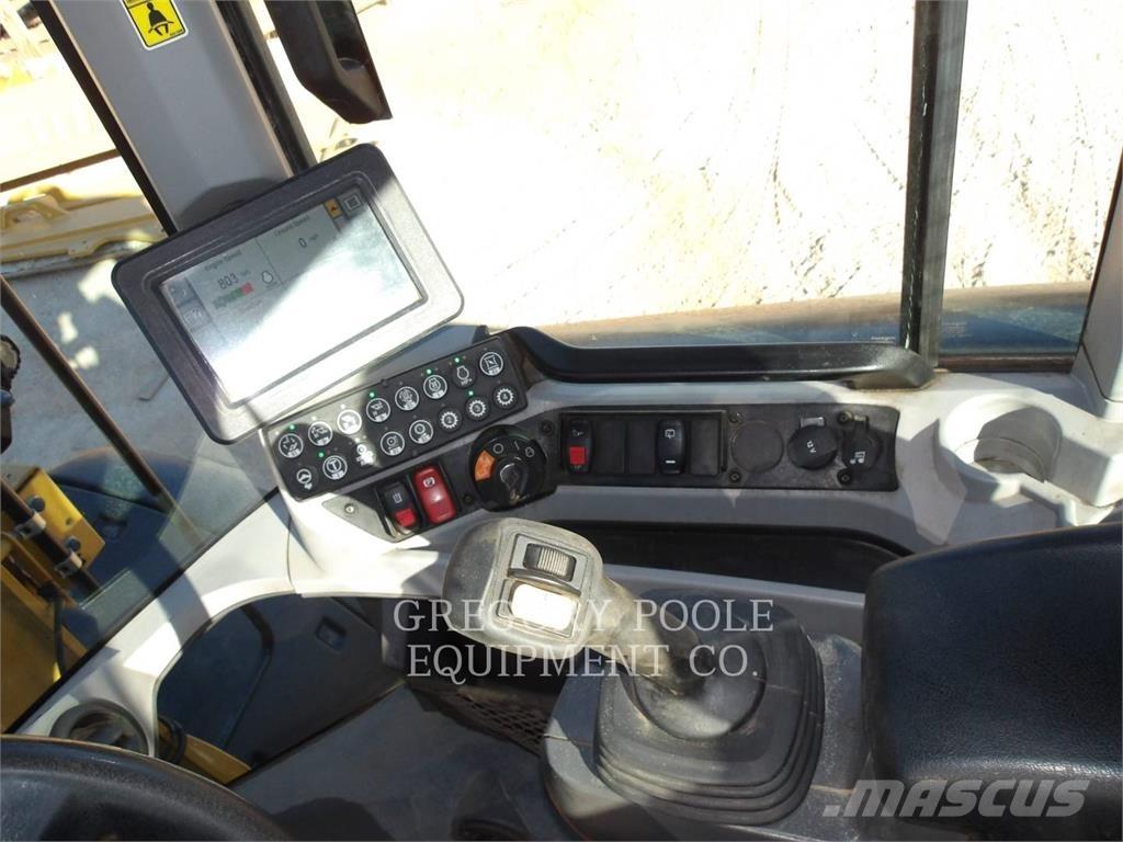 CAT 938M  휠로우더