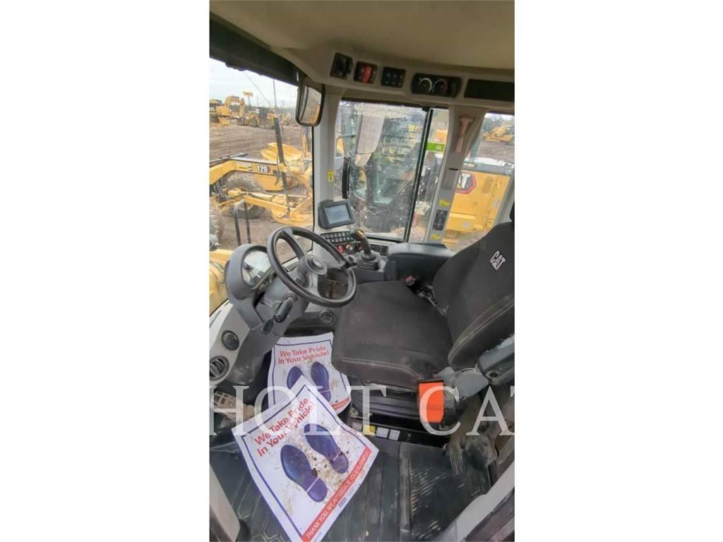 CAT 938M QC  휠로우더
