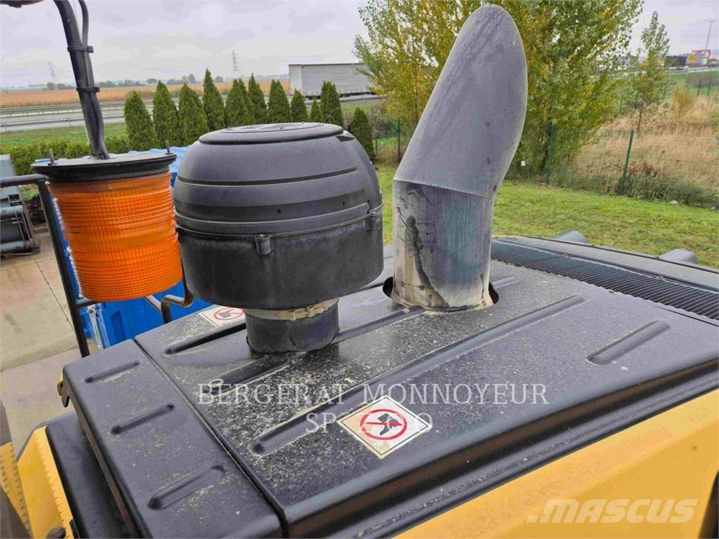 CAT 972  휠로우더