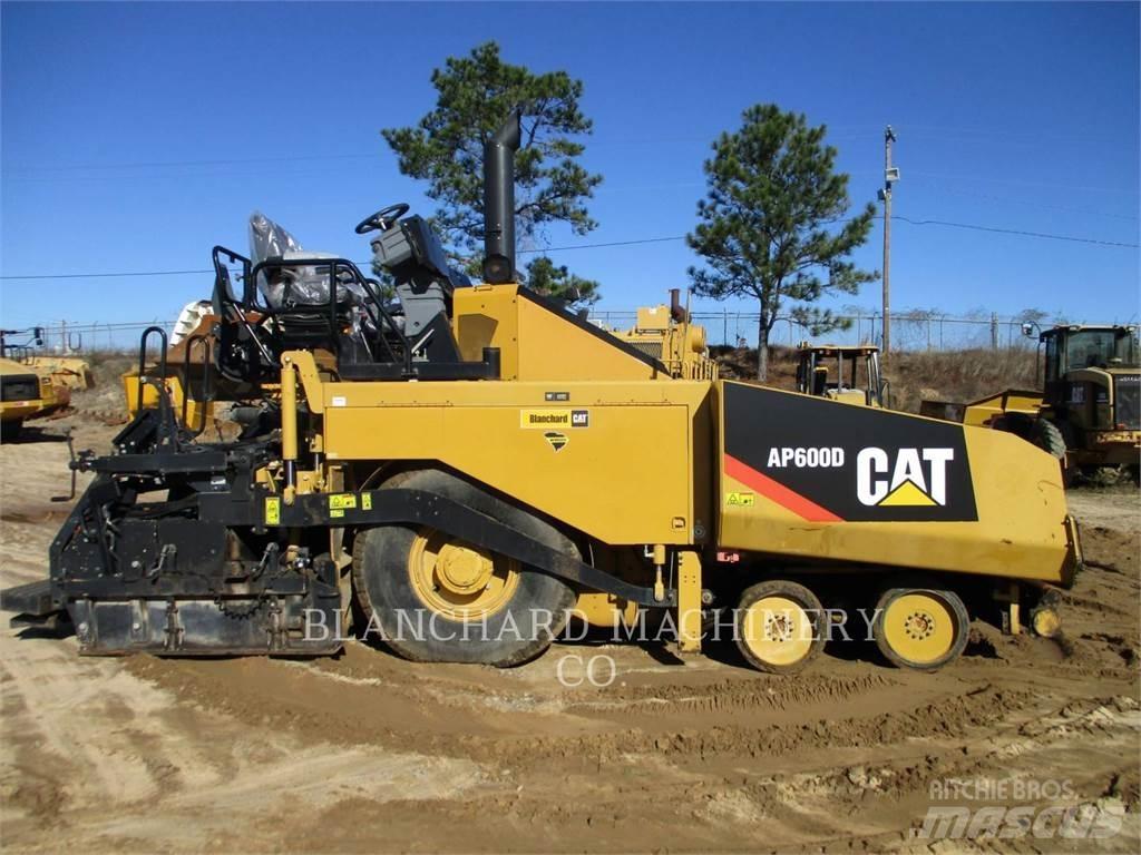 CAT AP-600D 아스팔트 포장장비