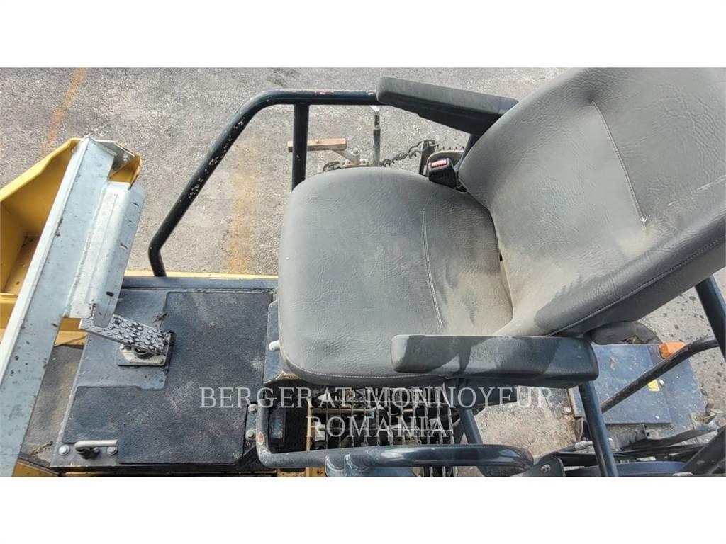 CAT AP-655D 아스팔트 포장장비