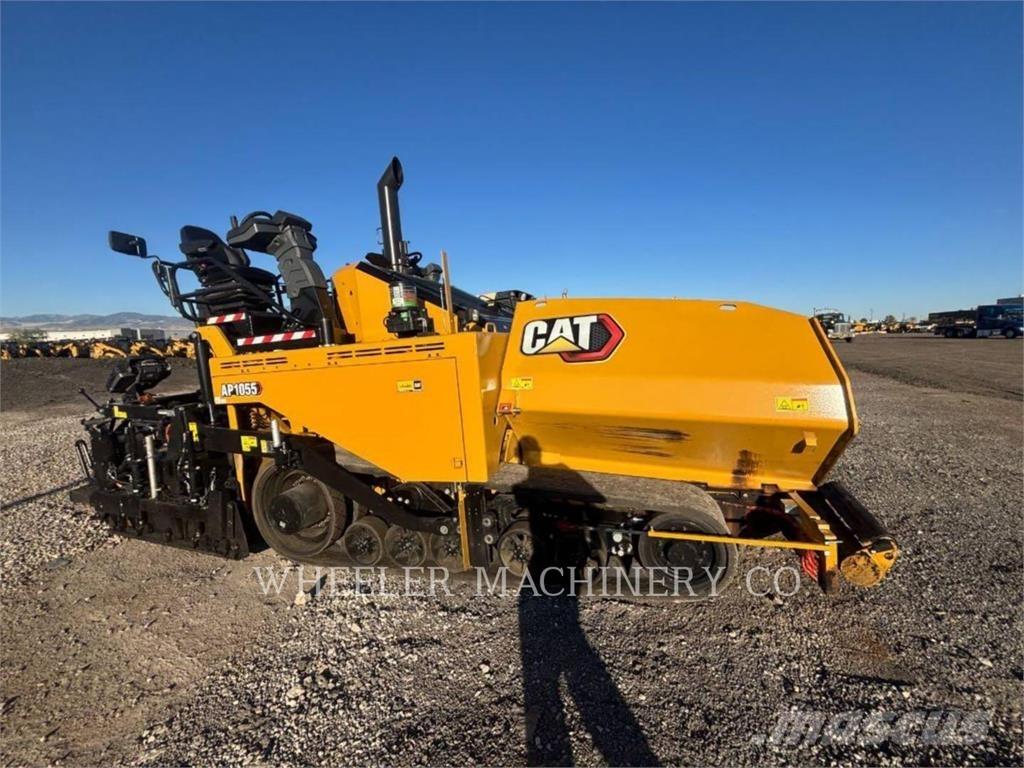 CAT AP1055 아스팔트 포장장비