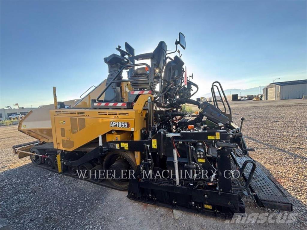CAT AP1055 아스팔트 포장장비