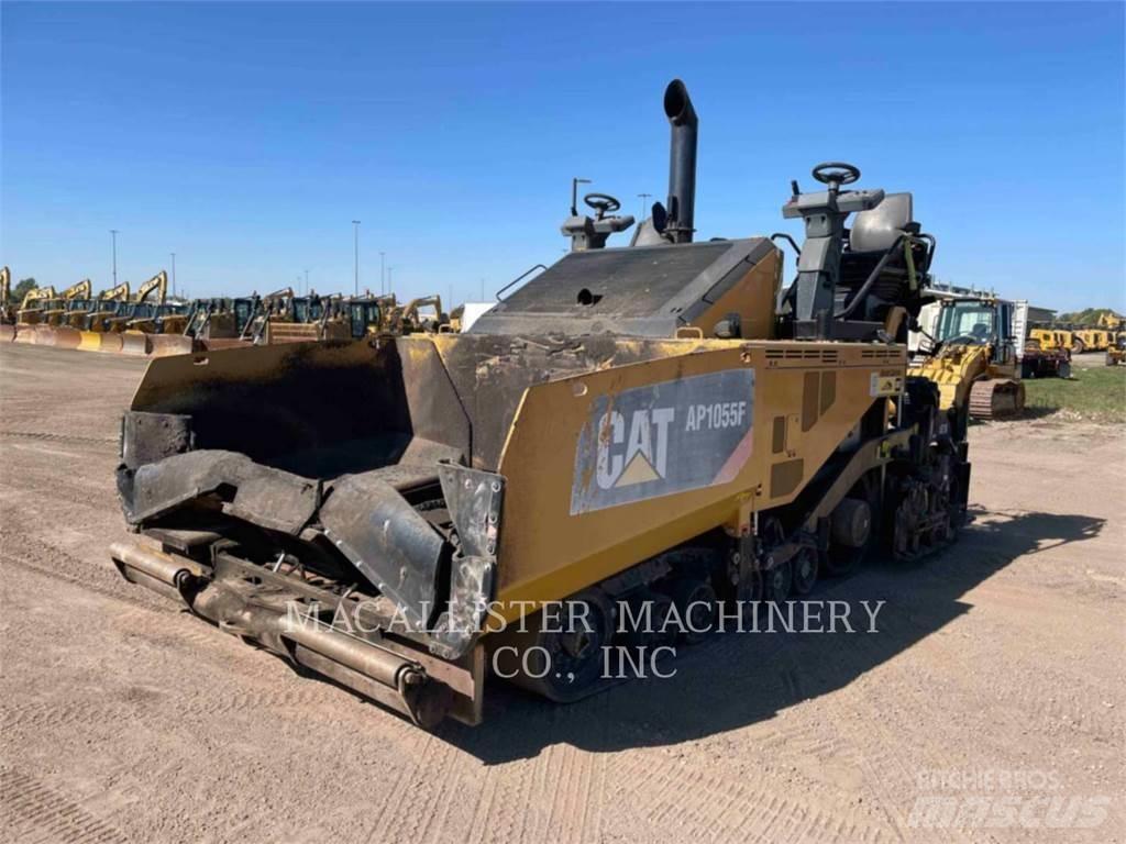 CAT AP1055F 아스팔트 포장장비