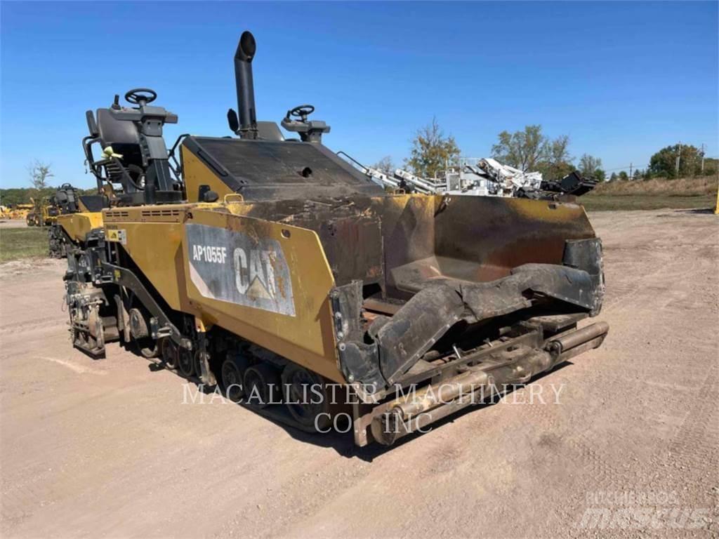 CAT AP1055F 아스팔트 포장장비