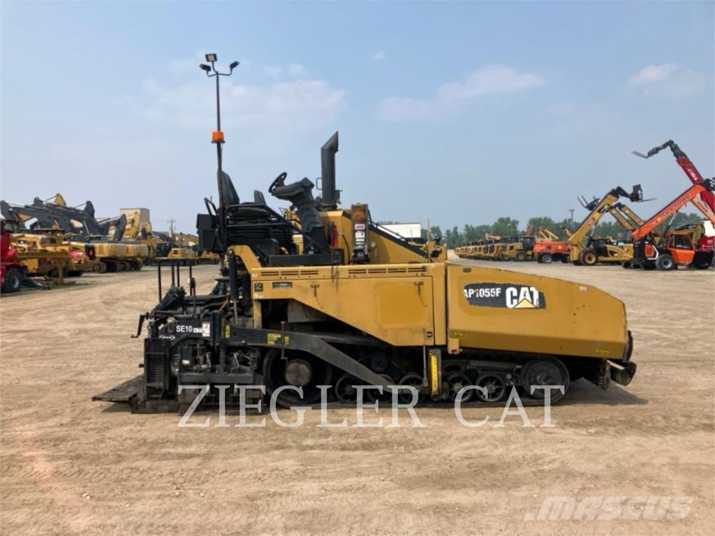 CAT AP1055F 아스팔트 포장장비