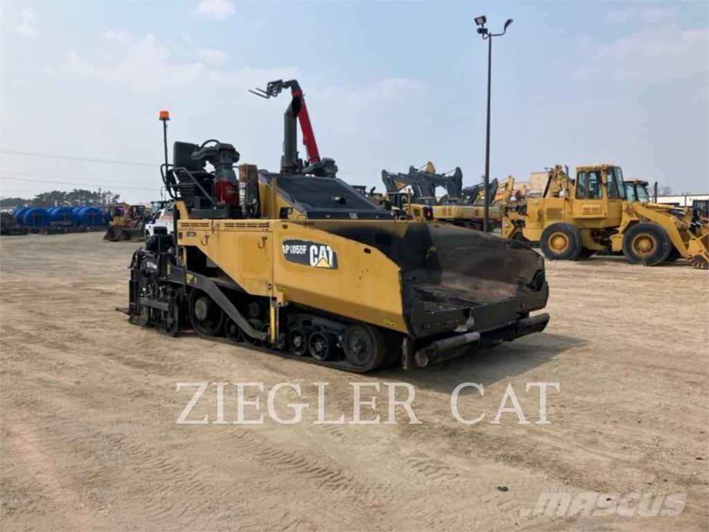 CAT AP1055F 아스팔트 포장장비
