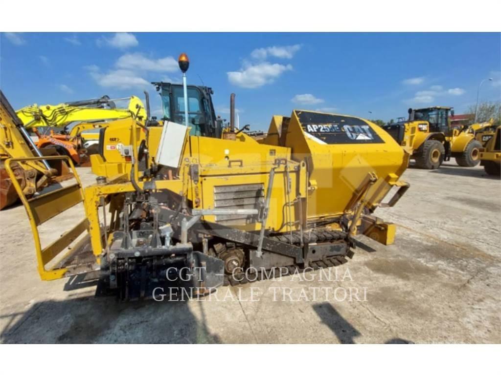CAT AP255E 아스팔트 포장장비