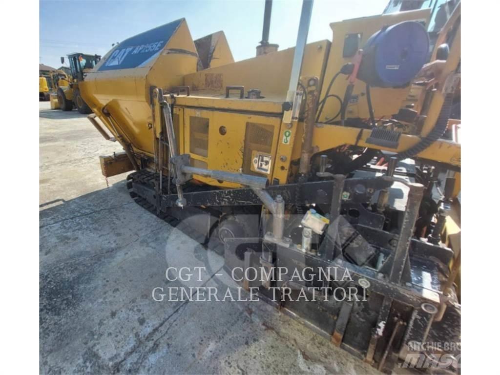 CAT AP255E 아스팔트 포장장비