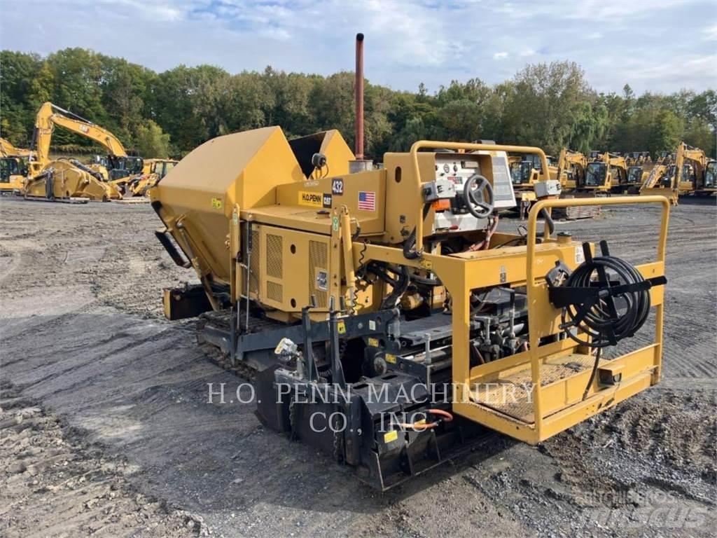 CAT AP255E 아스팔트 포장장비