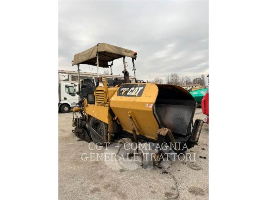 CAT AP300 아스팔트 포장장비