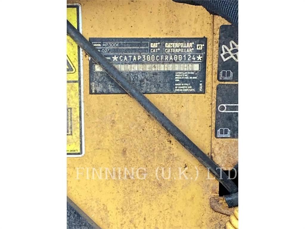 CAT AP300F 아스팔트 포장장비