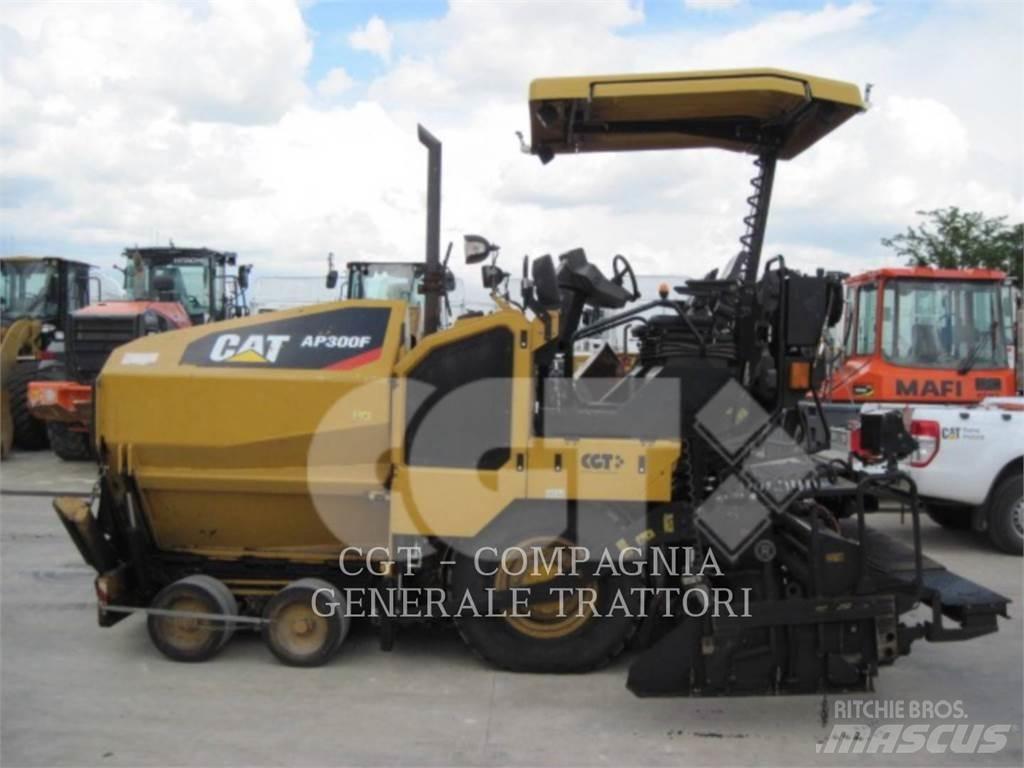 CAT AP300F 아스팔트 포장장비