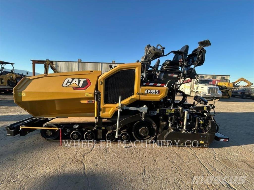 CAT AP555 아스팔트 포장장비