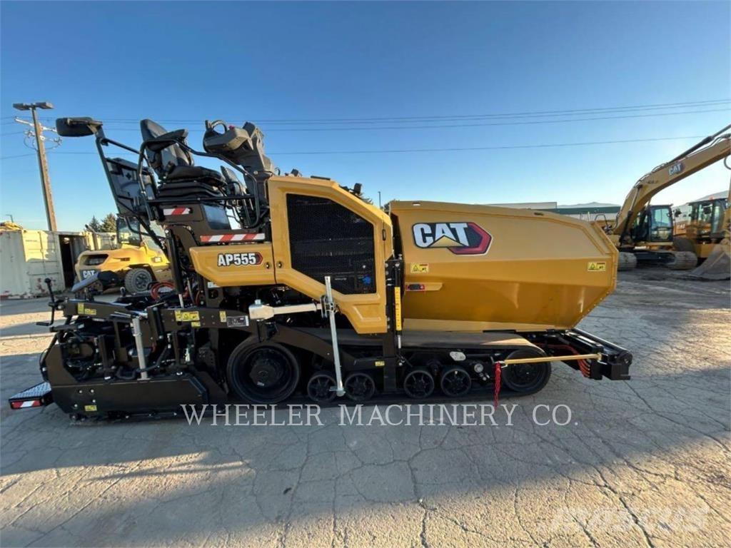 CAT AP555 아스팔트 포장장비