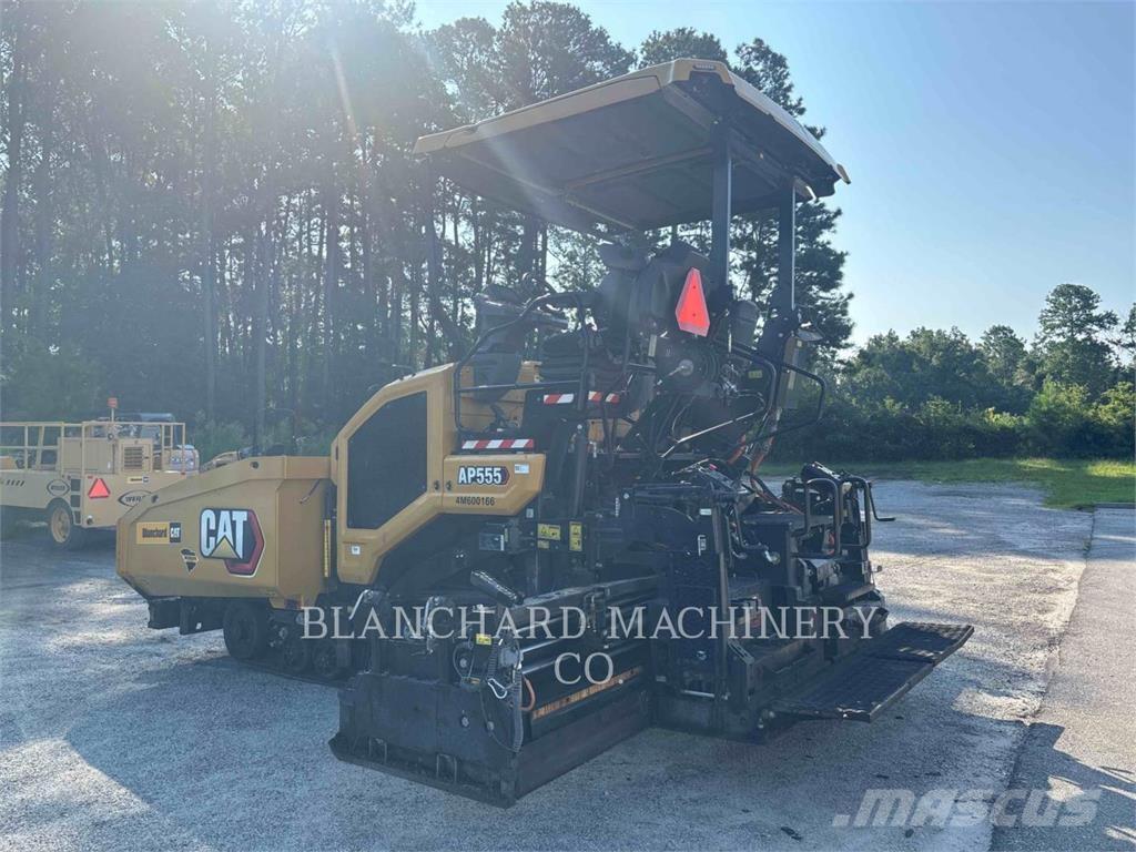 CAT AP555 아스팔트 포장장비