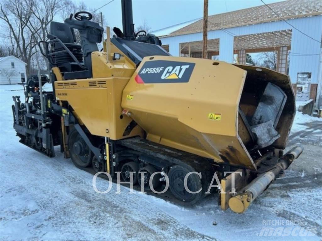 CAT AP555F 아스팔트 분무기