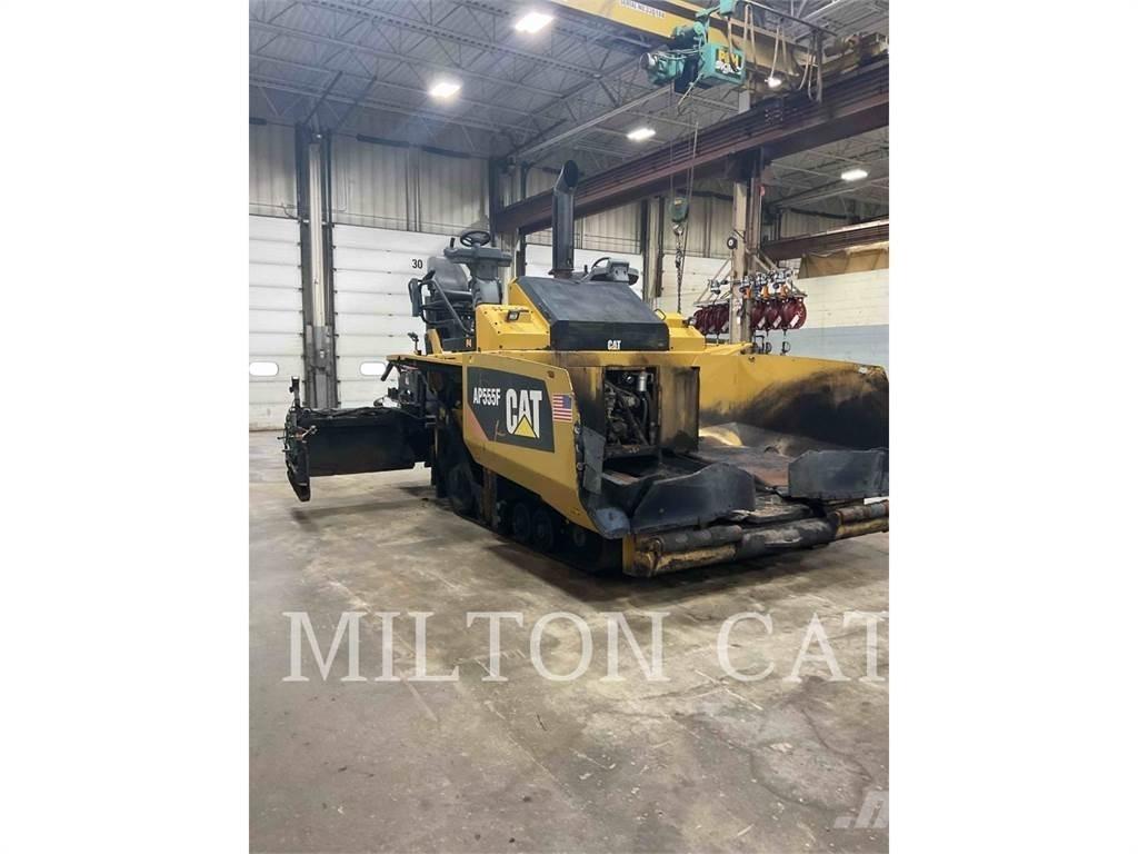 CAT AP555F 아스팔트 포장장비