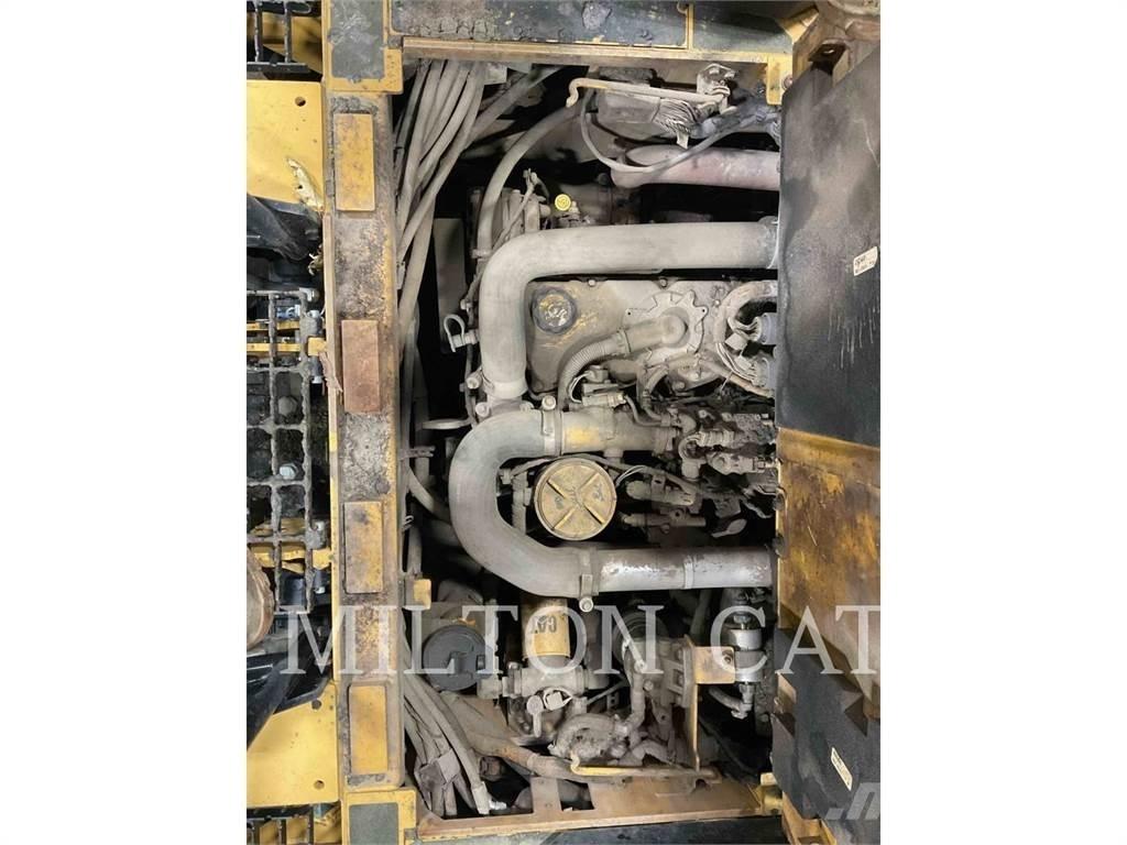 CAT AP555F 아스팔트 포장장비