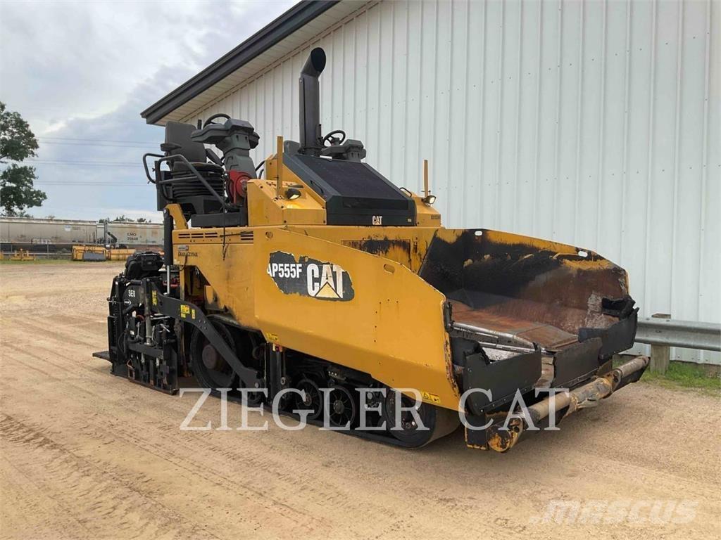 CAT AP555F 아스팔트 포장장비