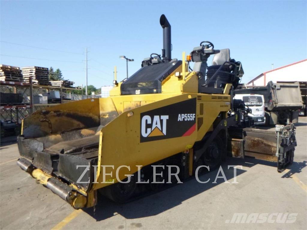 CAT AP555F 아스팔트 포장장비