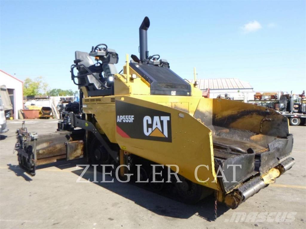CAT AP555F 아스팔트 포장장비