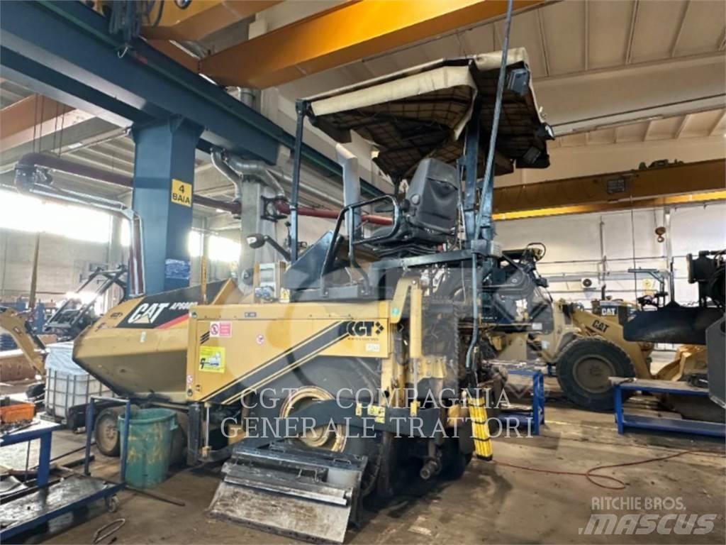 CAT AP600D 아스팔트 포장장비