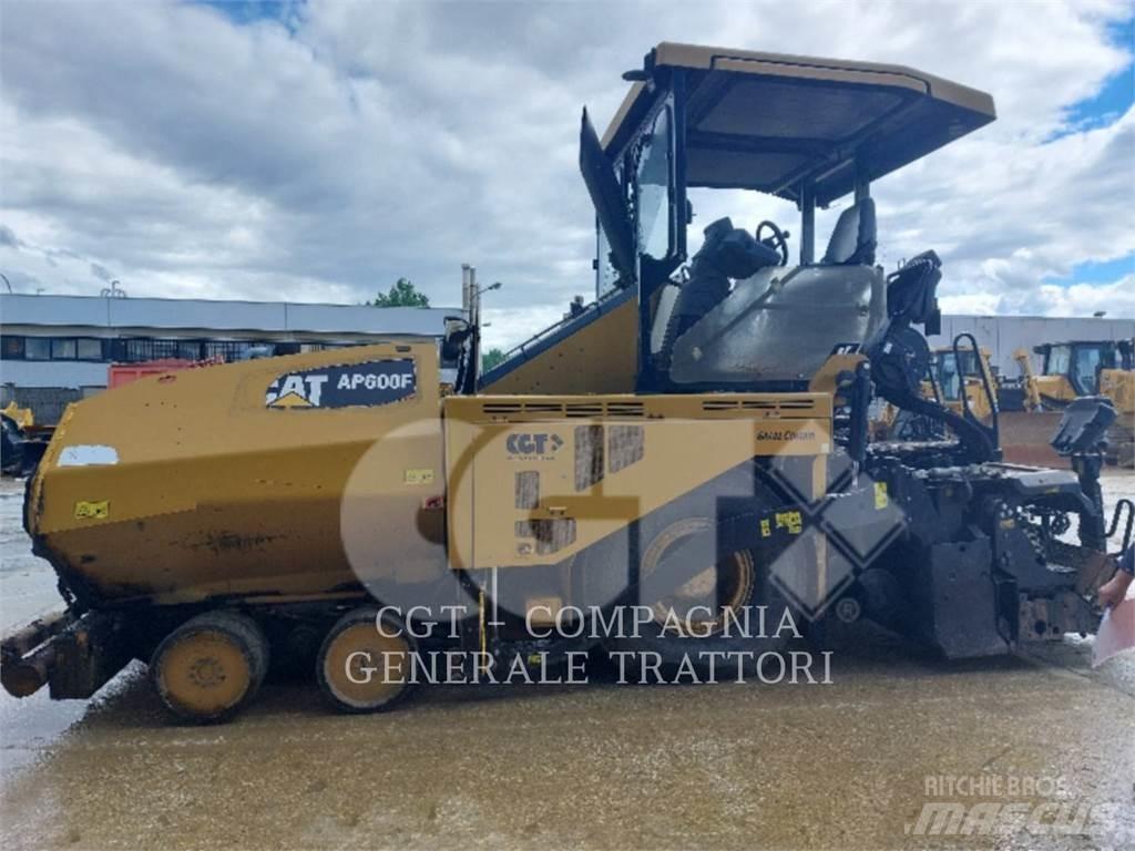 CAT AP600F 아스팔트 포장장비