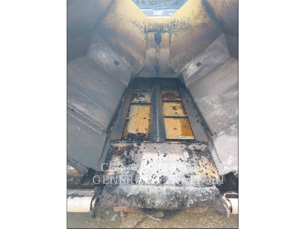 CAT AP600F 아스팔트 포장장비