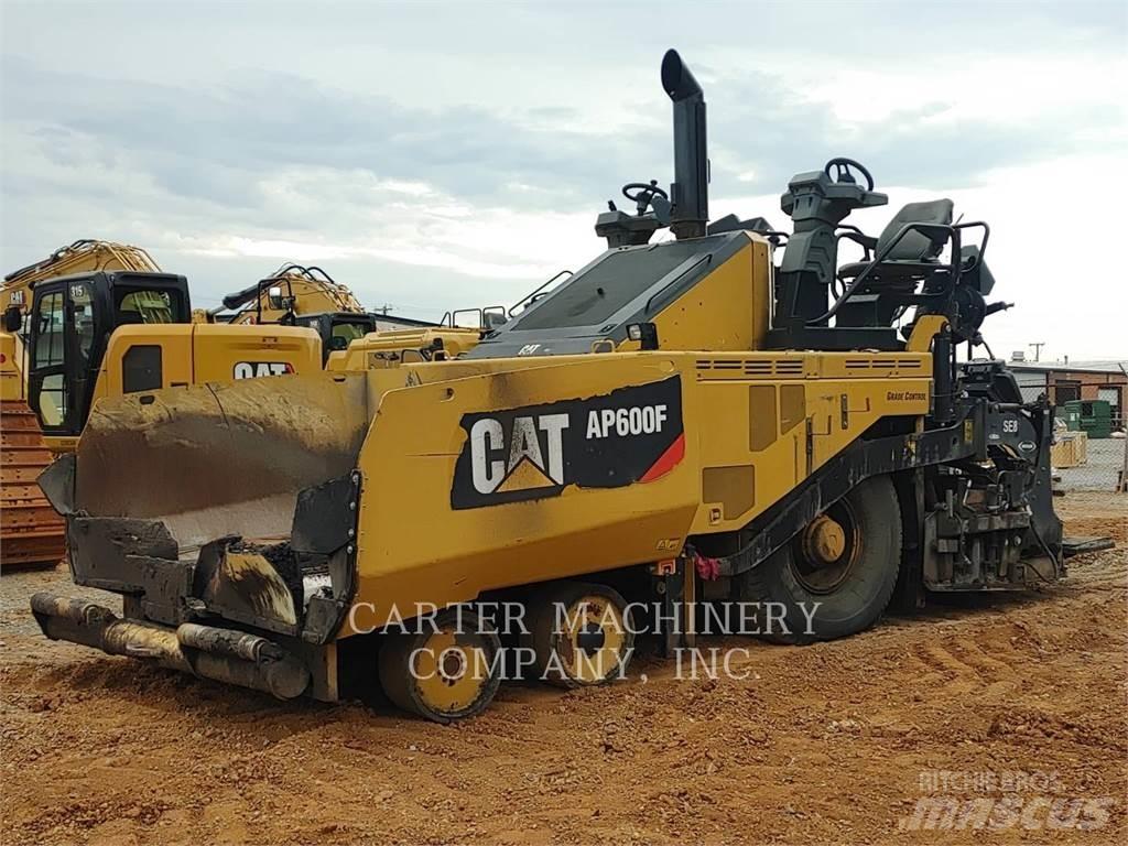CAT AP600F 아스팔트 포장장비