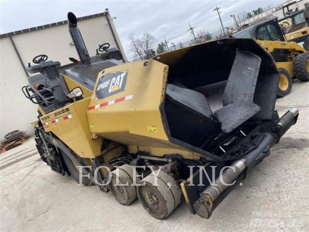 CAT AP600F 아스팔트 포장장비