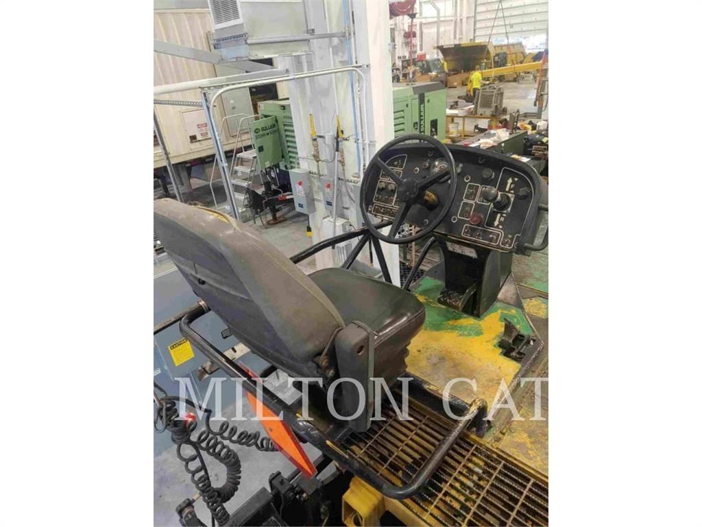 CAT BG-2455D 아스팔트 포장장비