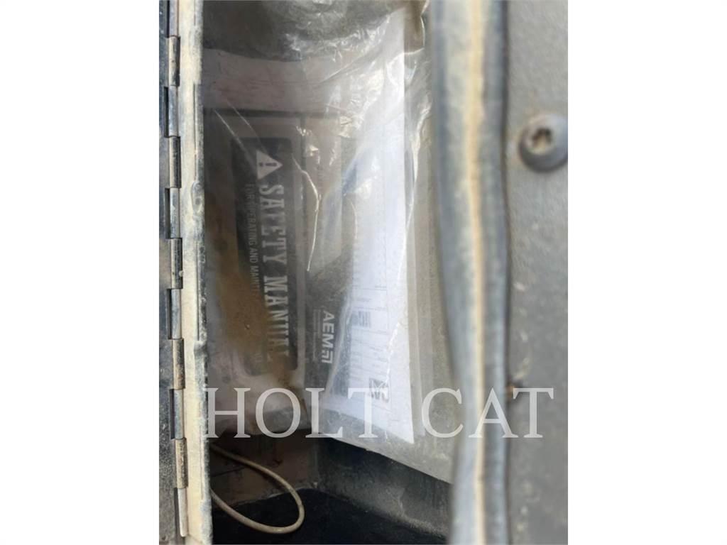 CAT CB13 스크레이퍼