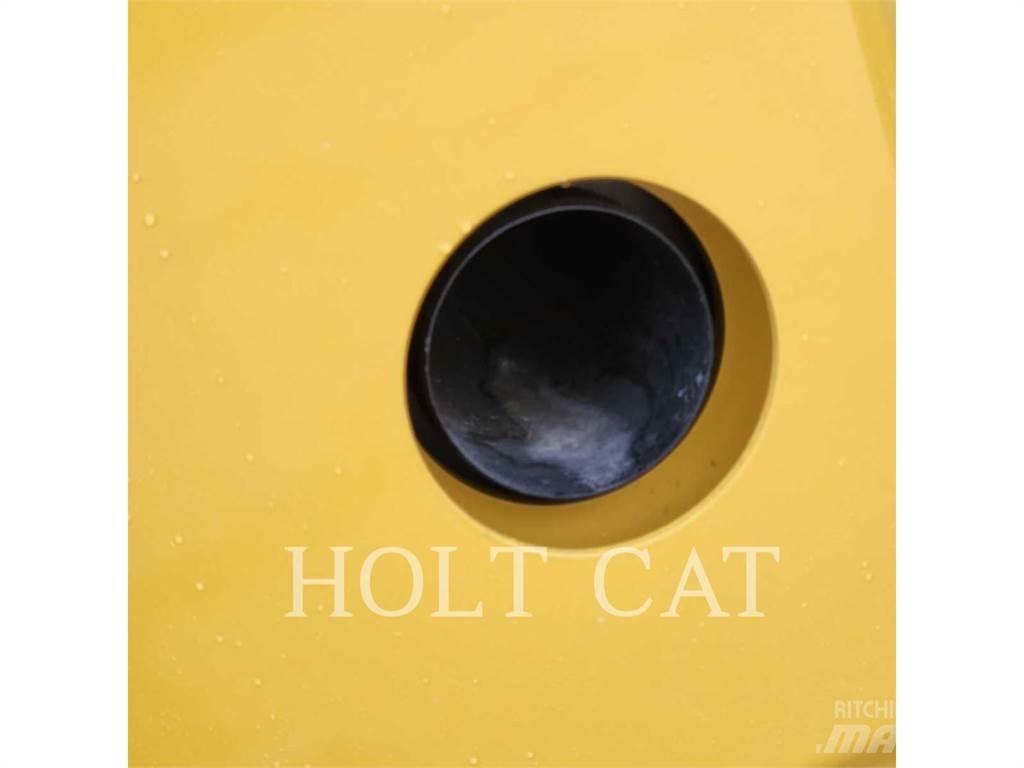 CAT CB15  휠로우더