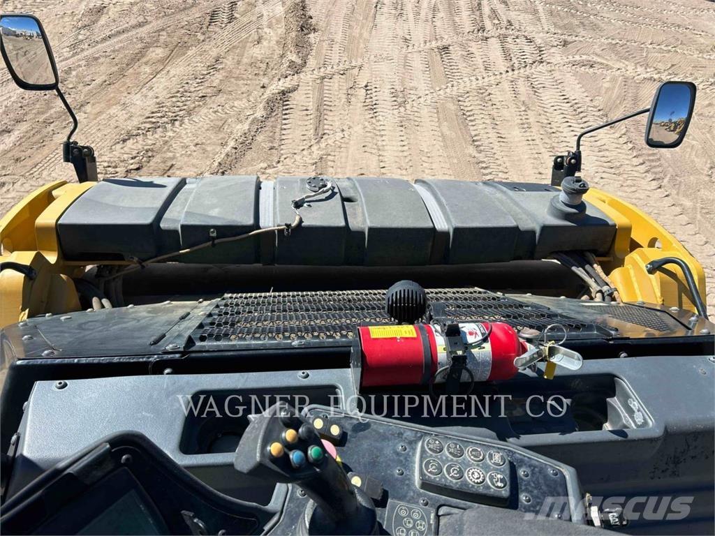 CAT CB16 아스팔트 포장장비